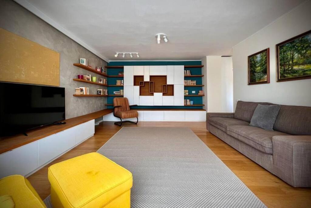Bright And Modern Home Тімішоара Екстер'єр фото