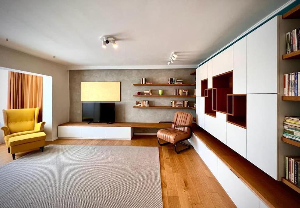 Bright And Modern Home Тімішоара Екстер'єр фото